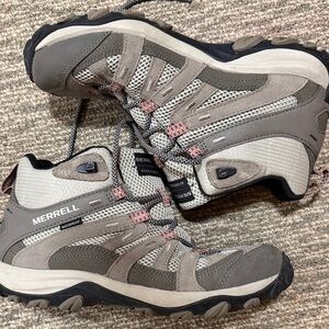 Merrell Women's Gray Hiking Shoes NWT